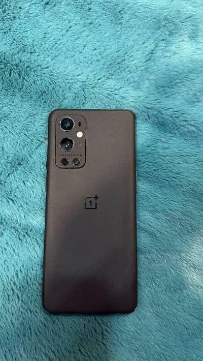 OnePlus 9 pro. Battery changed. 10/10 good battery life. No shade/ Dot