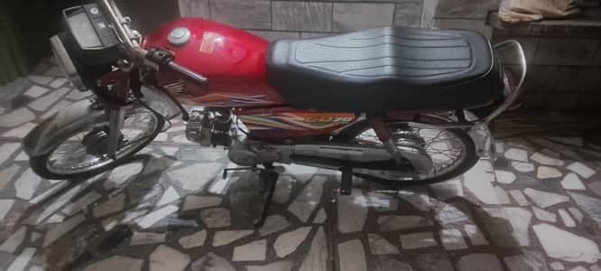 2020 hai total ok hai buy and drive Thora bht Kam hota hai engine ok