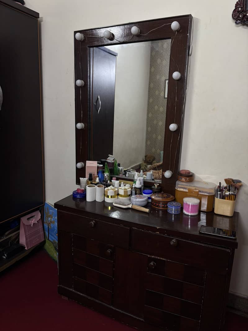 Dressing table 0