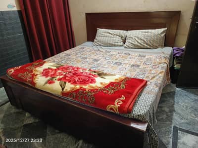 urgent sale king size bed + 2 big side tables