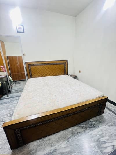 Bed set with mattress