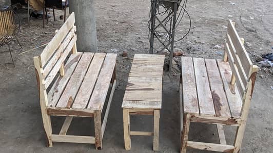 Table with 2x benches for outdoor sitting