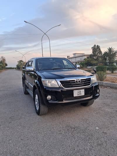 Toyota hilux Vigo GX 2015 model just like zero meter