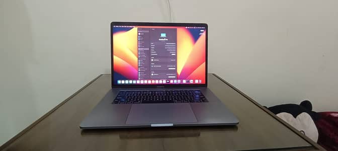 MacBook Pro 15-inch (2017) with Touch Bar – 1TB SSD