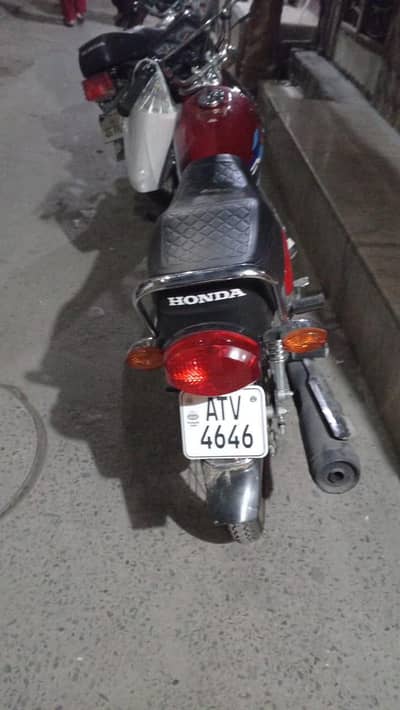 Honda 125 Red color used almost new. . .