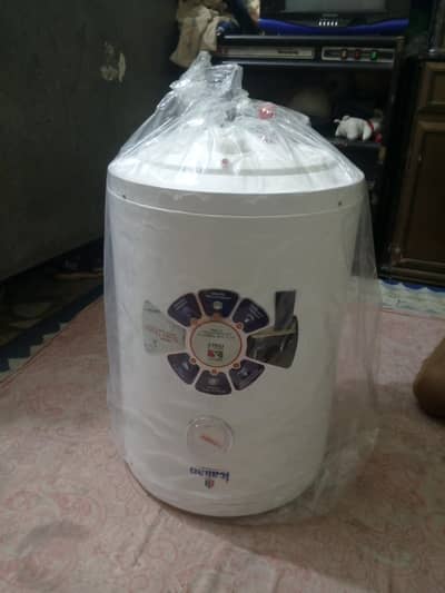 Italian electric  geysers 30 litter box