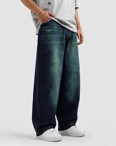Baggy jeans (man in blue)