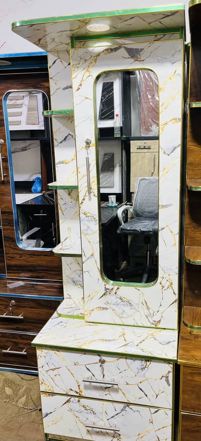 Korner dressing Room Table