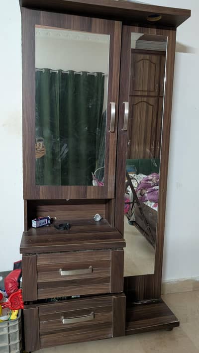 dressing table with 2 side table