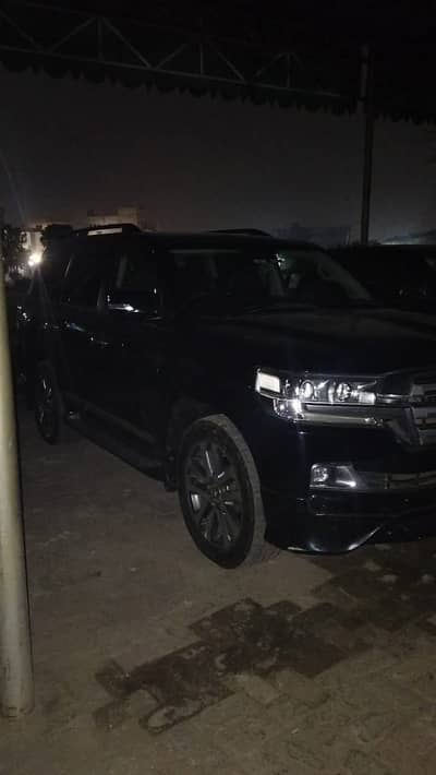 TOYOTA LAND CURISER MODEL 2018 /ZX BLACK COLOR  contact (030-99396778)