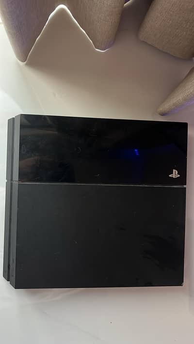 PS4 pro 1tb guinine sealed jis ko chahiye inbox ajaao