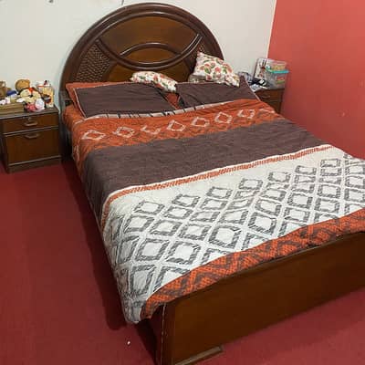 Heavy Wood Queen Size Bed with 2 Side Tables and Dresser