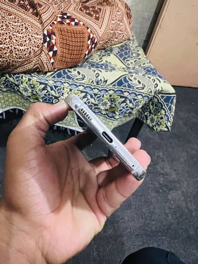 S22 non pta Scom working  8 128 minor screen break