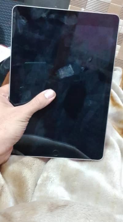 I pad 9 generation 64 gb with box 10.10 mean 10/10.03006996368