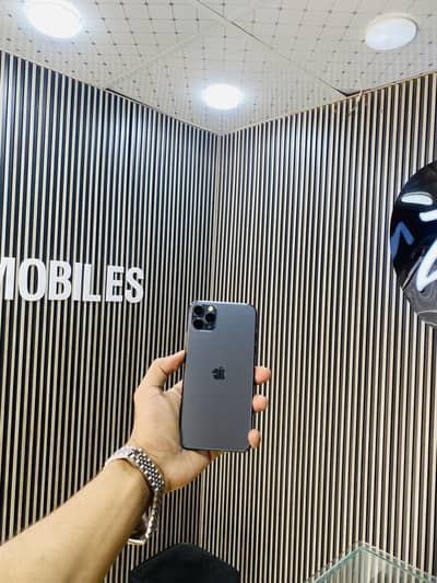 I phone 11 pro max 64 GB