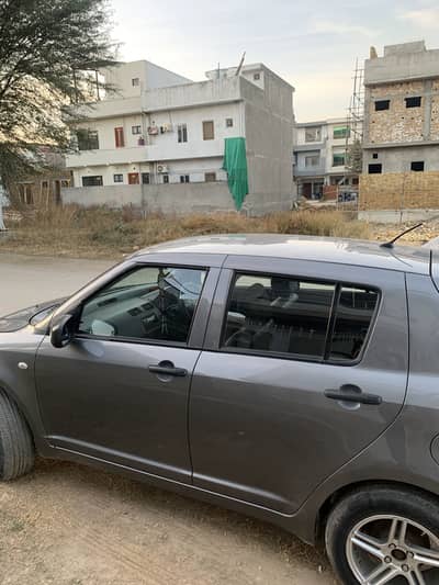 Suzuki swift dx 2011