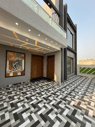 10Marla Modern Design House Available For Sale On The 80'Wide Road Of Southern Block In Bahria Orchad Phase 1 Lahore