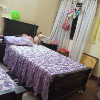 2 x Single beds with Side table