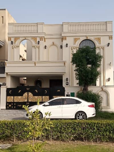 8 Marla Facing Park House For Sale