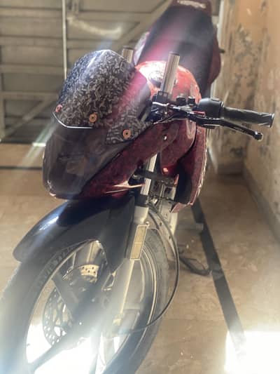 Ybr 2015 red colour hai