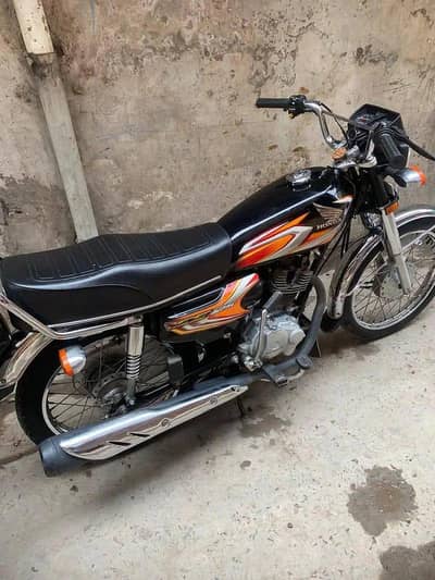 Honda 125 bike for urgent sale WhatsApp 0318,4661884