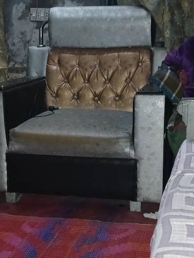 Comfortable Used Sofa Set (2+1) – Ready to Use