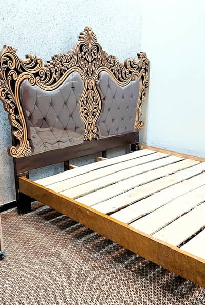 Bed Set king size new condition with side table dressing