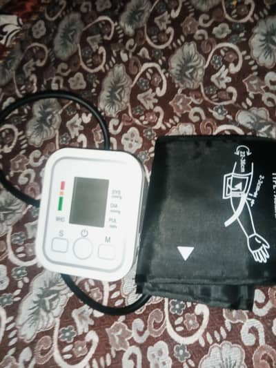 Digital blood pressure monitor/ sphygmomanometer