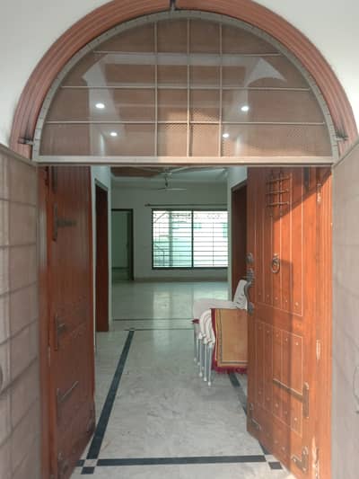 20 Marla upper portion with gas rent out Izmir town