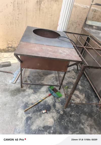 burger ka thiha 7by7. . . chips ka chulha r table pather k sath. urgent s