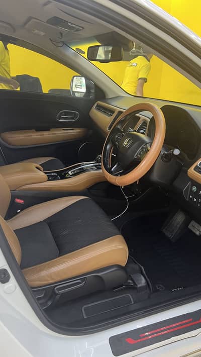 Honda Vezel ZS pearl white