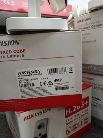 DS-7608NI-K1 NVR.   3cubic ip cameras to a talk 2 hikviosn built 4 mp