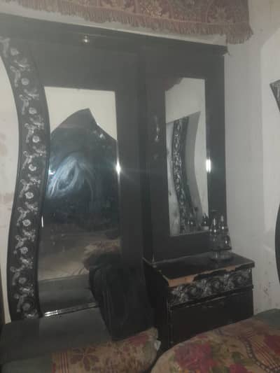 Good condition bed set