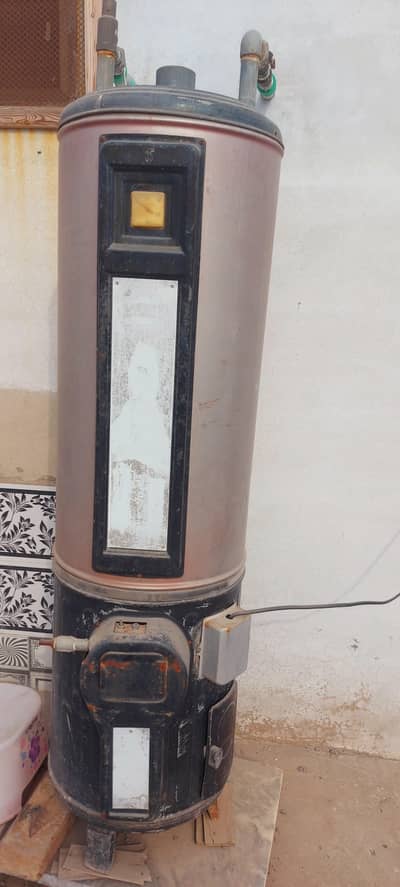 35 liter Electric geyzer used for Sale