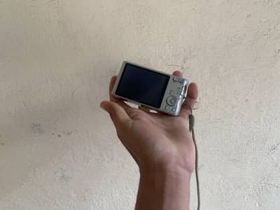 Iam selling Sony camera.