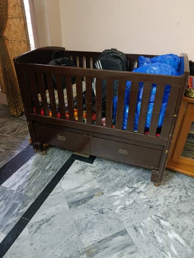 wodden babycoat with sliding side and 2 Drawer