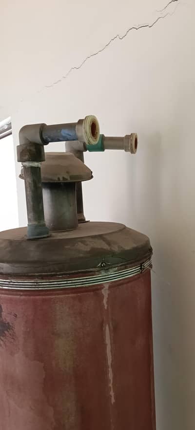 Gas gyzer for sale in good condition