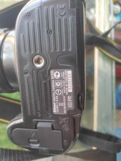 Nikon 5100 Camara made in Japan in excellent condition