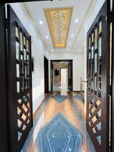 10 Marla luxury Upper Portion For Rent in Bahria Town Lahore