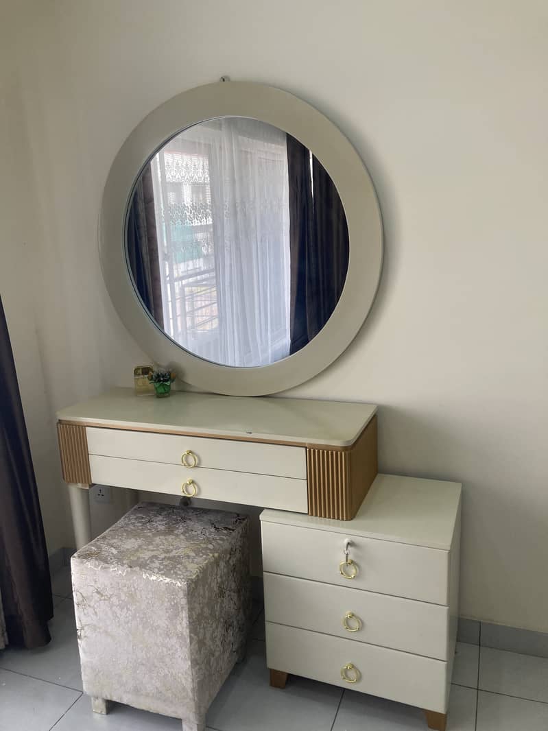 Dessing Table/Vanity 0