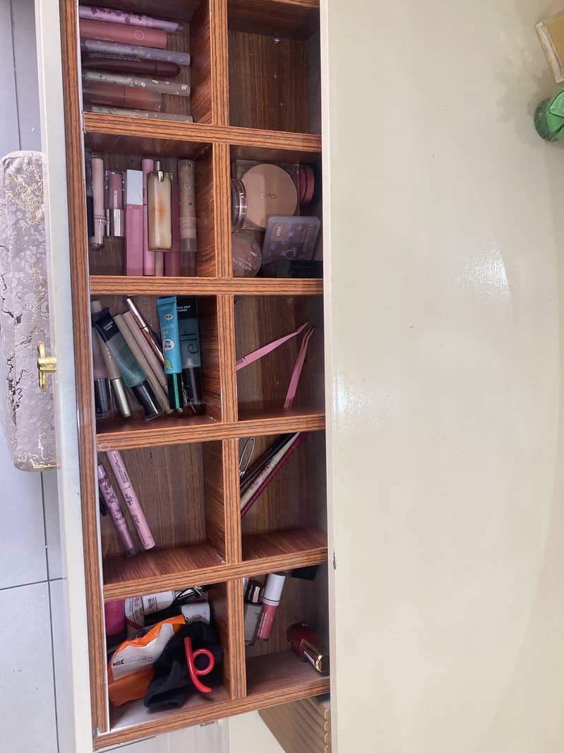 Dessing Table/Vanity 2