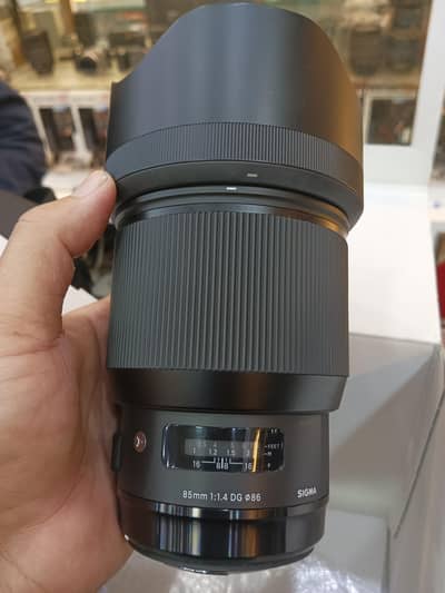 Sigma lens 85mm 1.4 DG dn cannon Mount