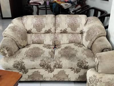7 seater sofa acchi condition mein hai
