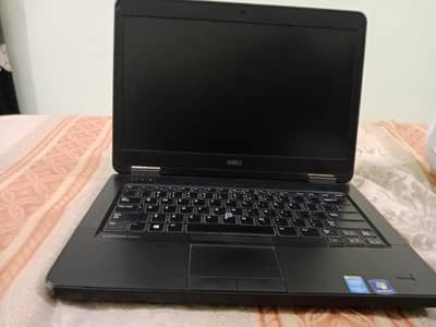 4th generation dell laptop SSD 256 gb and 2gb grafic card
