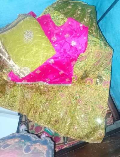 mehndi wears bridal lehnga choli with dobatta