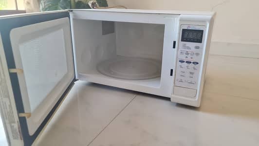 Working Dawlance Microwave with Rotating Plate