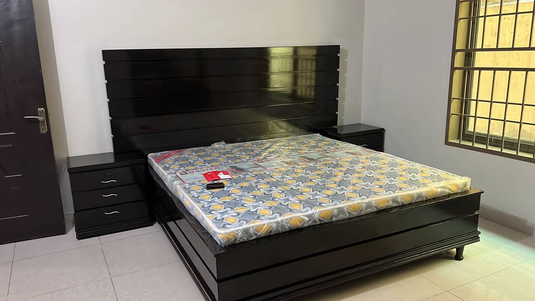 King Size Bed Set with Side Table and Almari 1