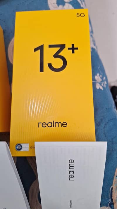 realme + mobil new condisan 10+10 sealed pak