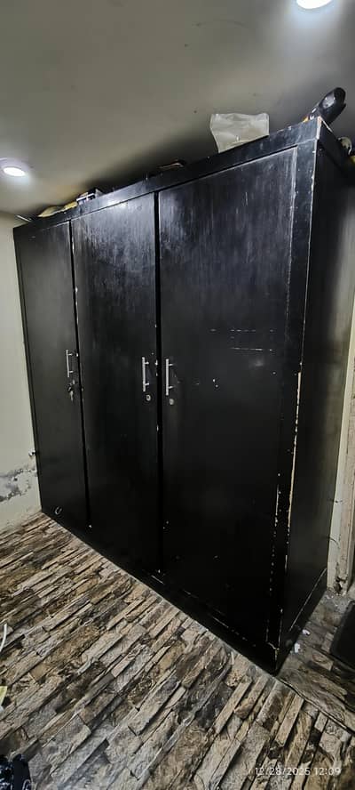 Used Bed Sets, Wardrobes, TV Unit, Jhoola