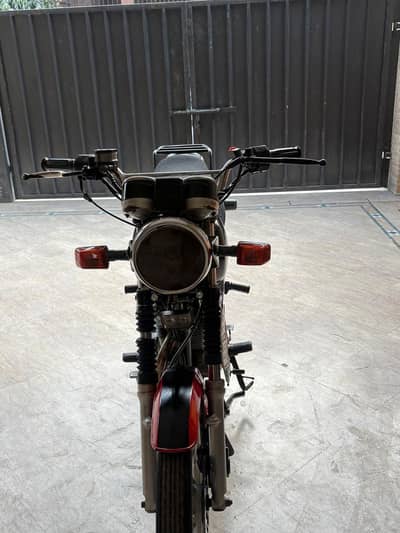 SUZUKI GS150 SE RED COLOR